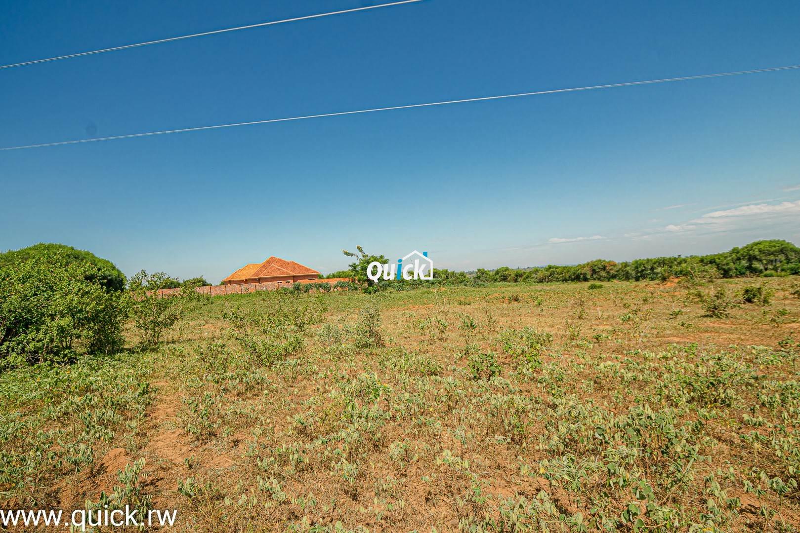 Big-Plot-of-Land-Compound-house-for-sale-001411