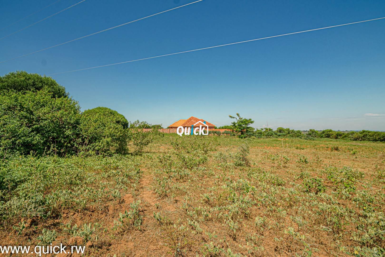 Big-Plot-of-Land-Compound-house-for-sale-001421