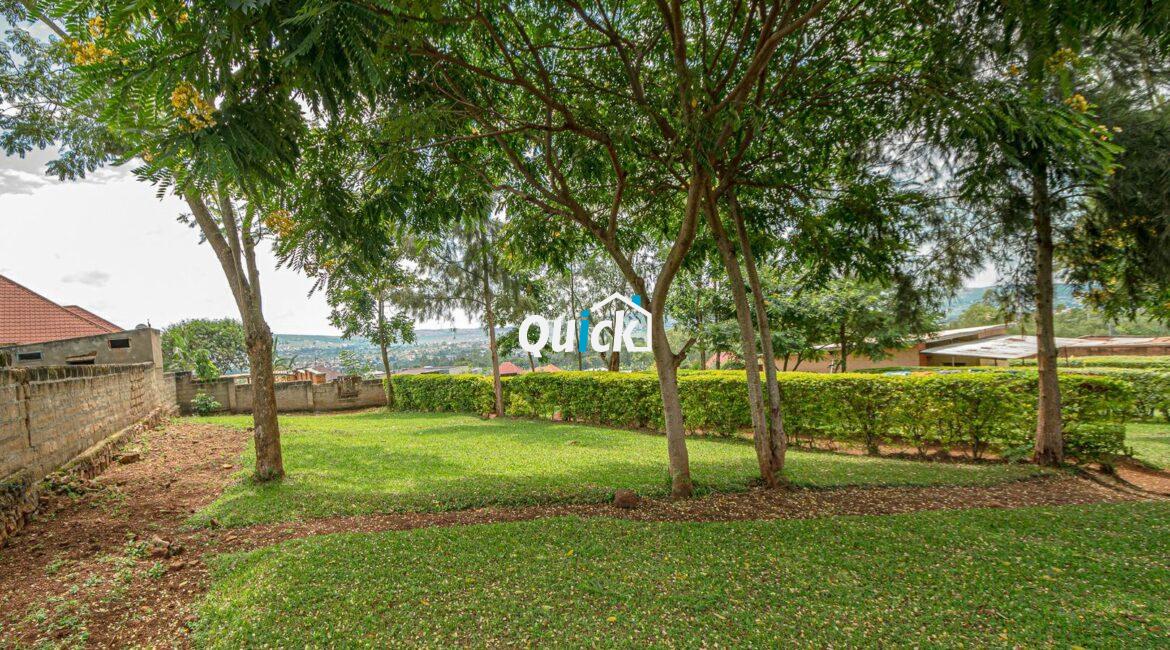 Big-Plot-of-Land-Compound-house-for-sale-001461