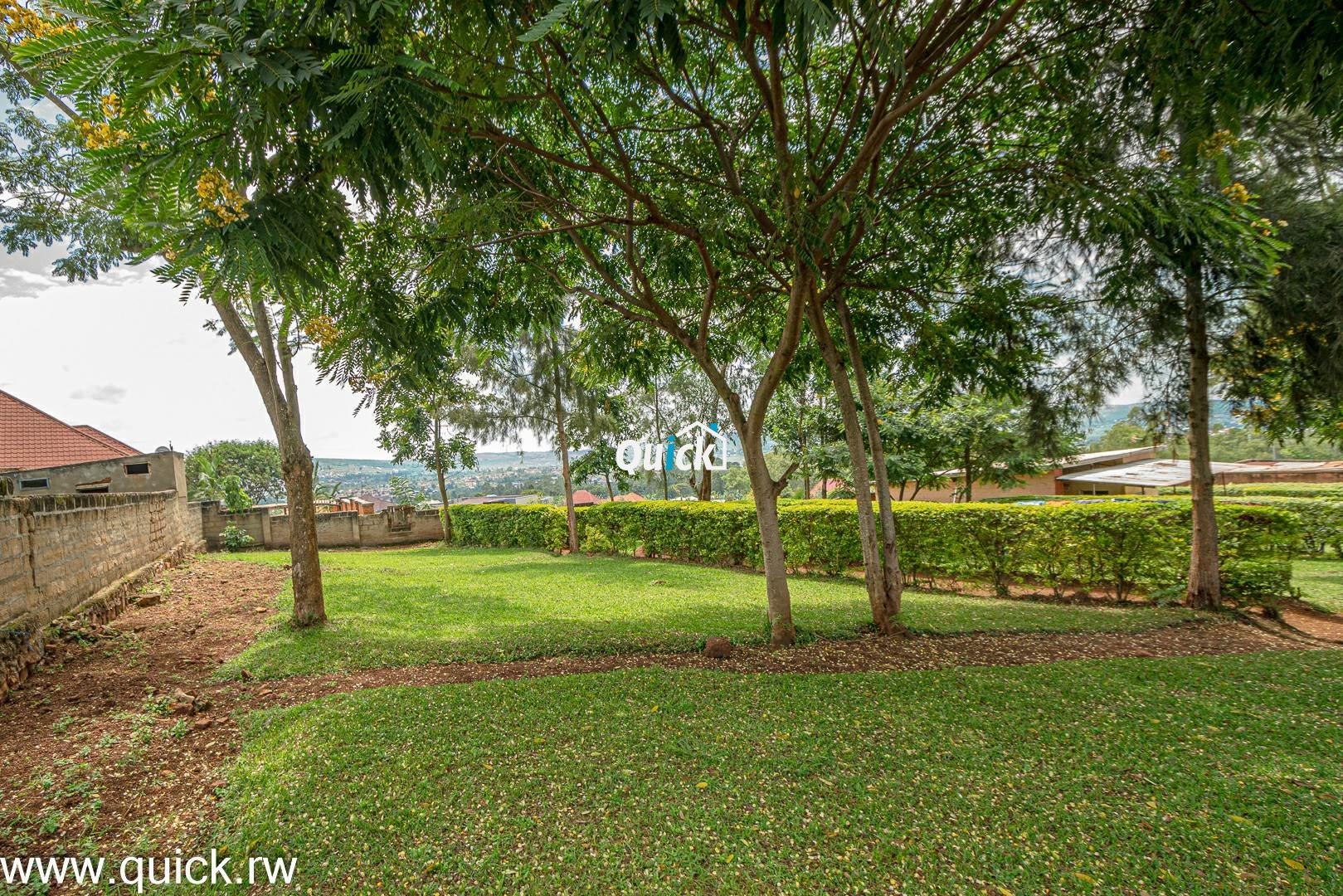 Big-Plot-of-Land-Compound-house-for-sale-001461