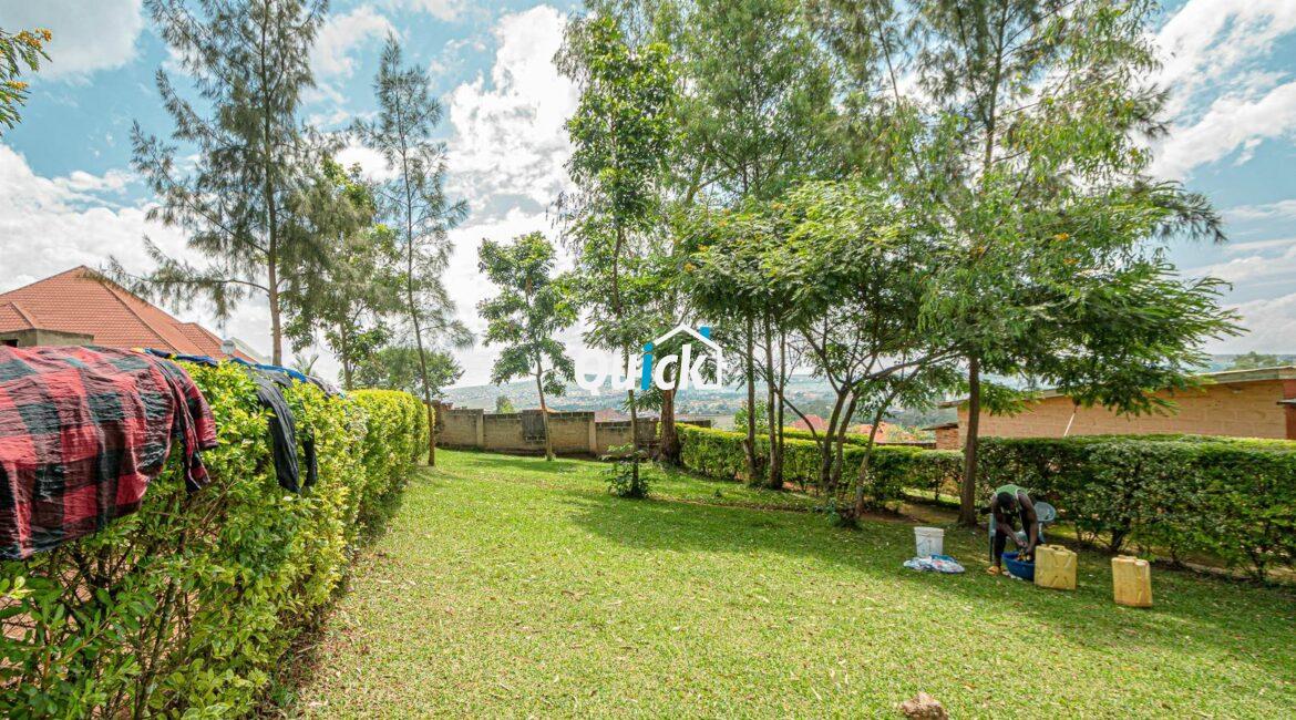 Big-Plot-of-Land-Compound-house-for-sale-001501