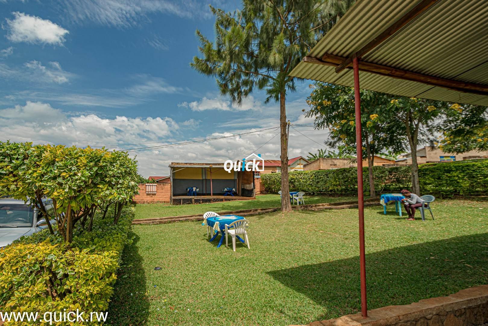 Big-Plot-of-Land-Compound-house-for-sale-001511
