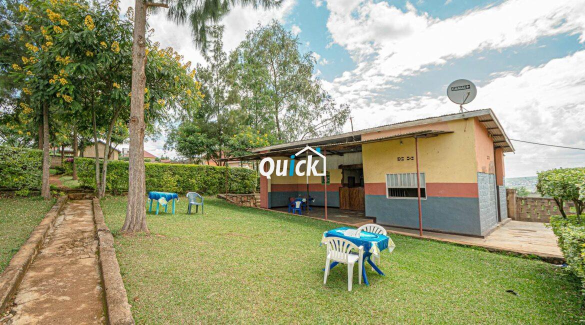 Big-Plot-of-Land-Compound-house-for-sale-001571