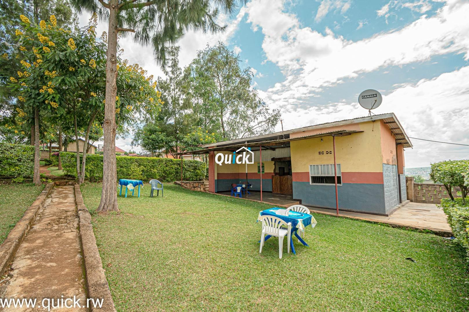 Big-Plot-of-Land-Compound-house-for-sale-001571