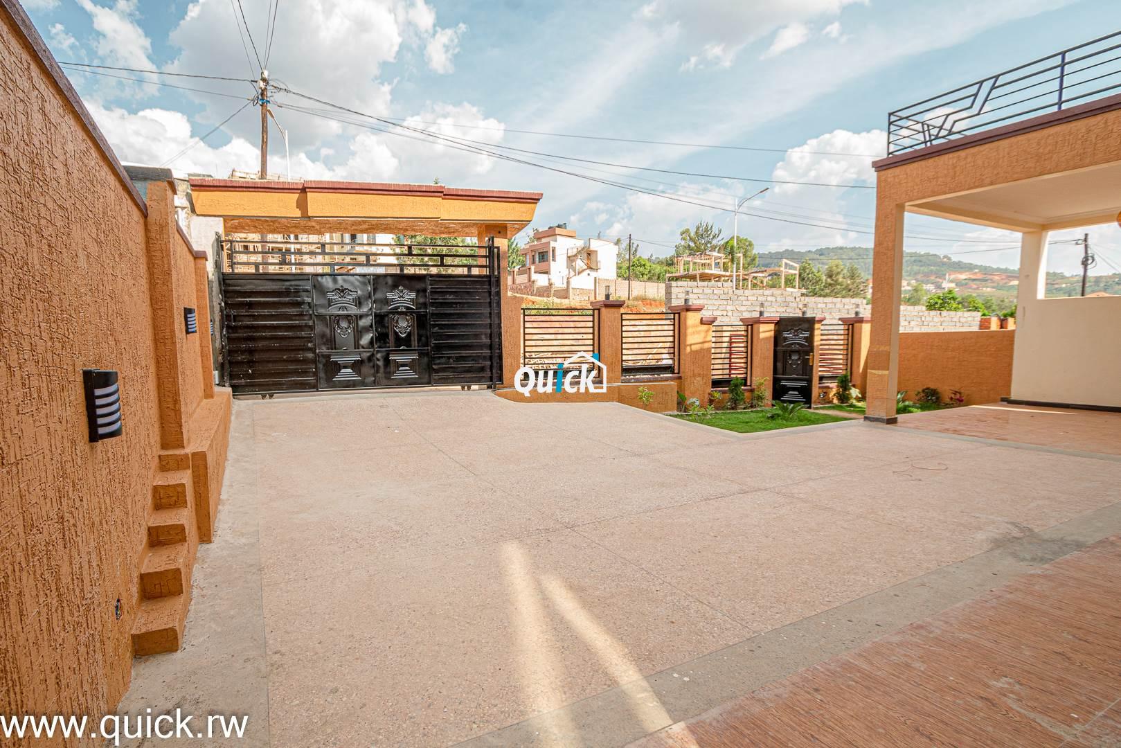 A-BIG-HOUSE-FOR-SALE-IN-REBERO-00545