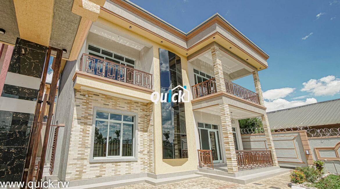lovely-family-house-for-sale-in-Kagugu-01191